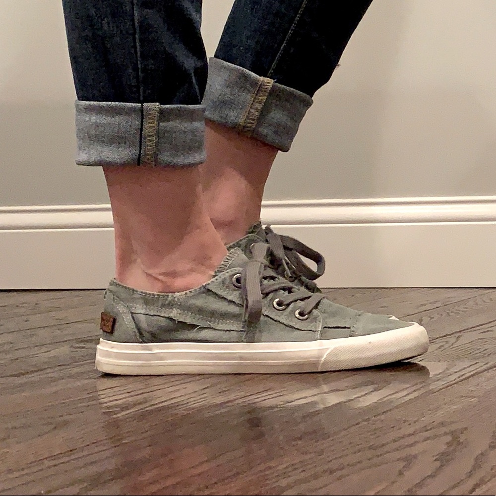 🐿 Blowfish Sneakers